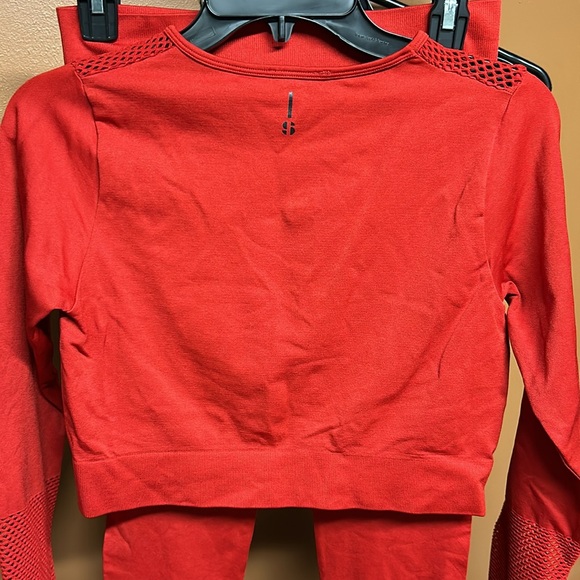 Two piece casual/ fitness outfit - Picture 5 of 11